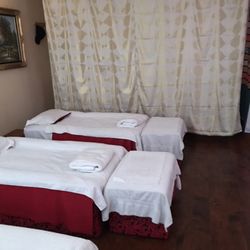 Foot reflexology area !New sofa !Clean!