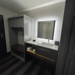 Holiday Inn Twin Falls - Vanity closet