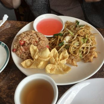 Lucky Star Chinese Restaurant - Chicken Chow Mein - Chinese Near Me - Covington, Washington Lucky Star Chinese Restaurant - Chicken Chow Mein - Chinese Near Me - Covington, Washington