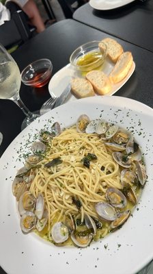 Avanti Pizzeria, Trattoria and Market by null