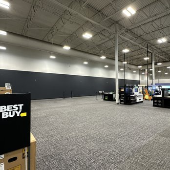 Best Buy - Apple showroom moved to the front of the store. Future area for appliance displays. - Electronics Near Me - Torrance, California Best Buy - Apple showroom moved to the front of the store. Future area for appliance displays. - Electronics Near Me - Torrance, California