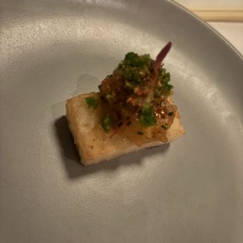 Earls Kitchen + Bar - Crispy rice with tuna tartare - Cocktail Bars Near Me - Honolulu, Hawaii Earls Kitchen + Bar - Crispy rice with tuna tartare - Cocktail Bars Near Me - Honolulu, Hawaii