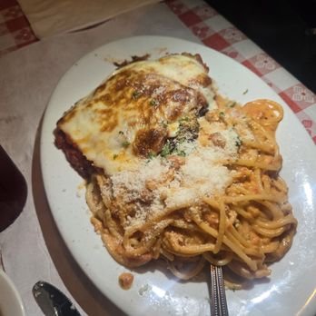 Mama D's - We ordered the chicken parm with Mama d pink sauce. - Pizza Near Me - Torrance, California Mama D's - We ordered the chicken parm with Mama d pink sauce. - Pizza Near Me - Torrance, California