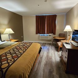 Royal Inn & Suites - Super 8/Royal Inn room