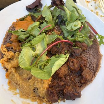 NAHNA - Lamb, cauliflower, & lentil combo plate. - Eritrean Near Me - Santa Cruz, California NAHNA - Lamb, cauliflower, & lentil combo plate. - Eritrean Near Me - Santa Cruz, California