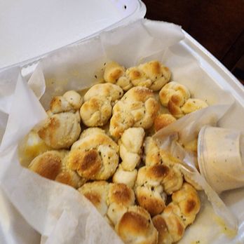 Petey’s Pizzeria - Garlic knots - Pizza Near Me - Warren, Michigan Petey’s Pizzeria - Garlic knots - Pizza Near Me - Warren, Michigan