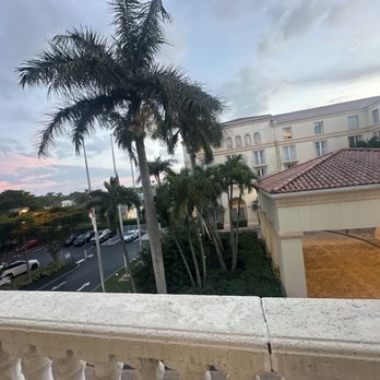 Hilton Naples - Look outside balc - Hotels Near Me - Naples, Florida Hilton Naples - Look outside balc - Hotels Near Me - Naples, Florida