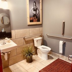HOTWORX - Indianapolis - Bathroom