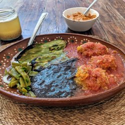 Comalli Cooperativa - Platter of the day - I picked up a cookie for dessert too, all for under 100 pesos