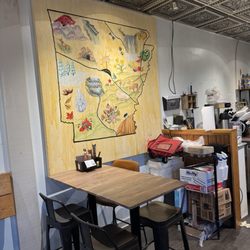 Streetside Creperie - Decor