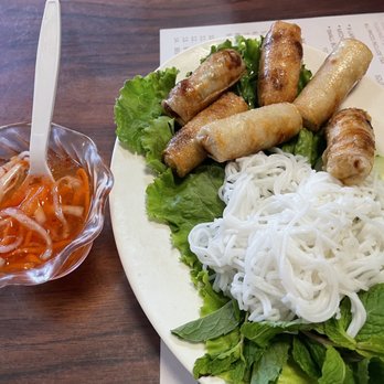 Pho To-Chau Vietnamese Restaurant - Spring rolls with sauce - Vietnamese Near Me - Honolulu, Hawaii Pho To-Chau Vietnamese Restaurant - Spring rolls with sauce - Vietnamese Near Me - Honolulu, Hawaii