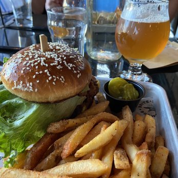 Britesmith Brewing - Williamsville - Chicken sandwich - Pizza Near Me - Williamsville, New York
