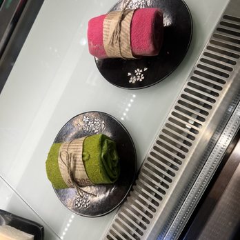 Matcha En - Matcha Red Bean Towel Cake - Desserts Near Me - Chicago, Illinois