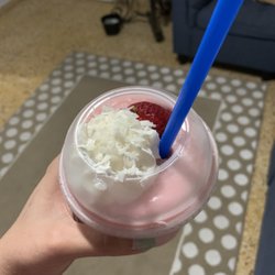 Los Super Frappé - Frappe de fresa y coco (strawberry coconut frappe)