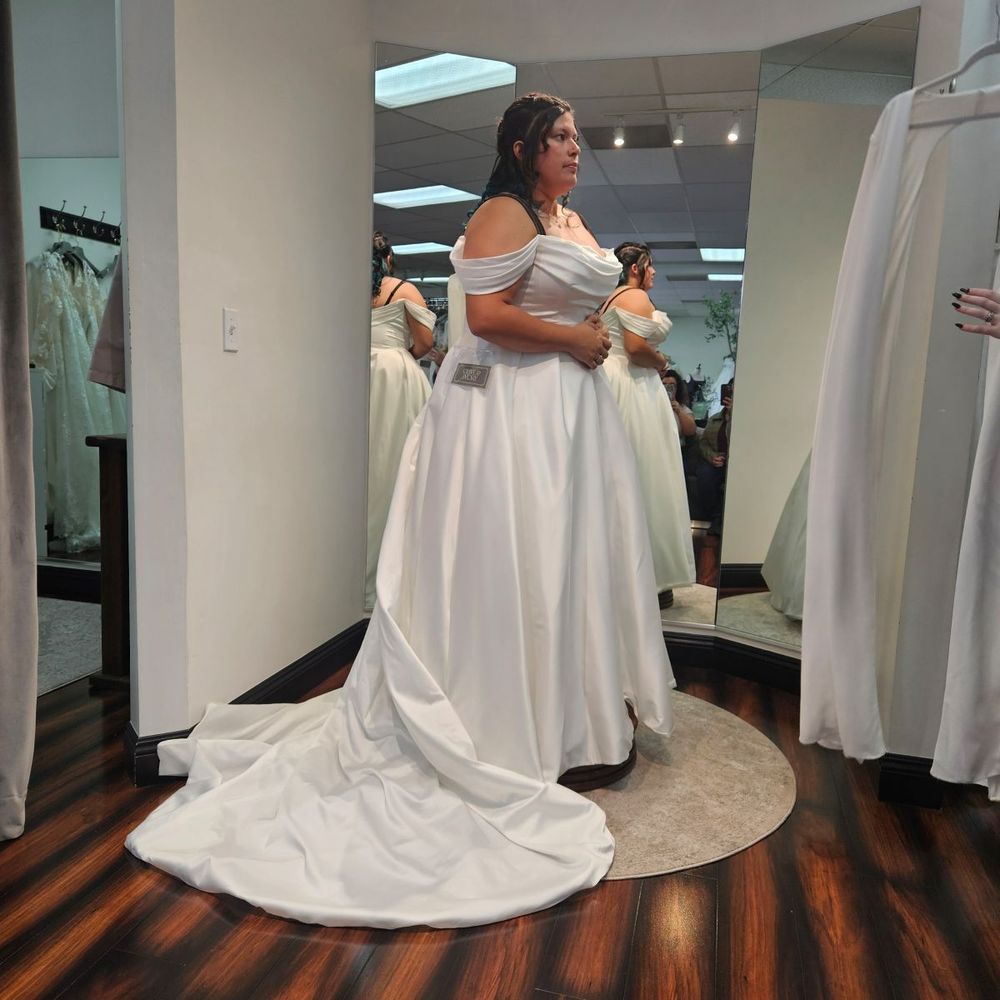 Olive & Ivory - Gorgeous pedestal and private viewing area - Bridal Near Me - Carmichael, California Olive & Ivory - Gorgeous pedestal and private viewing area - Bridal Near Me - Carmichael, California