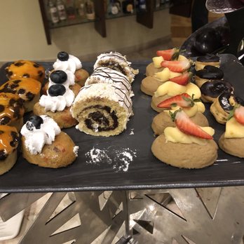 Secrets Playa Mujeres - Petite desserts in Preferred lounge - Resorts Near Me - Cancún, ROO Secrets Playa Mujeres - Petite desserts in Preferred lounge - Resorts Near Me - Cancún, ROO