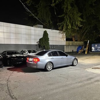 Octopus Kitchen - The small valet parking lot. - Seafood Near Me - Atlanta, Georgia