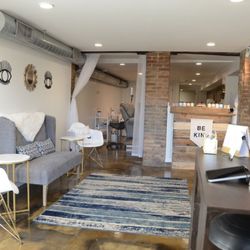 Meraki Lash And Beauty Bar - Entering the shop