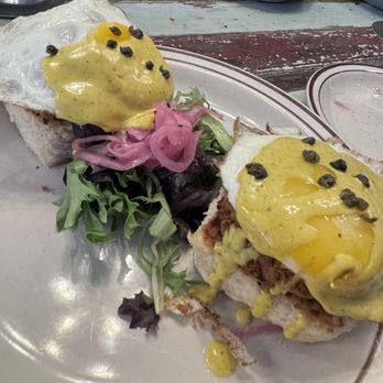 Common Restaurant  - Crab Benedicts.  Liked the crab cakes but my fried eggs yolks were way overcooked. - Cocktail Bars Near Me - Savannah, Georgia