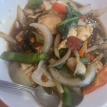 Bua Thai Kitchen - Basil chicken - Thai Near Me - Darien, Illinois