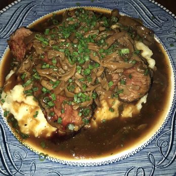 Walkers Maine - Sliced Grass fed steak with creamy potatoes and mushroom bordelaise - New American Near Me - Cape Neddick, Maine