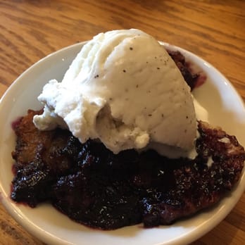 Old Mill Restaurant - Blackberry crumble with vanilla ice cream - American Near Me - Pigeon Forge, Tennessee