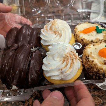 Tringali's Bakery - L to R - chocolate bumpy cake, casada, and carrot cake - Bakeries Near Me - Warren, Michigan