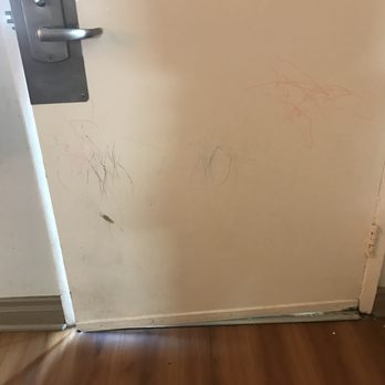 Motel 6 - Filthy door - Hotels Near Me - Claremont, California Motel 6 - Filthy door - Hotels Near Me - Claremont, California