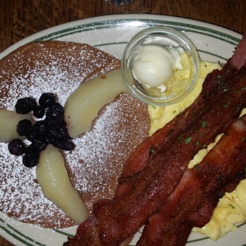 La Note - Cote est - 2 eggs, lemon gingerbread pancake, and bacon! - French Near Me - Berkeley, California