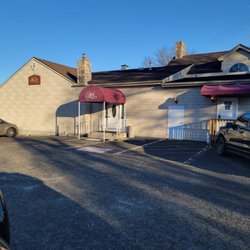 Waitt Funeral Home - Entry from the parking lot