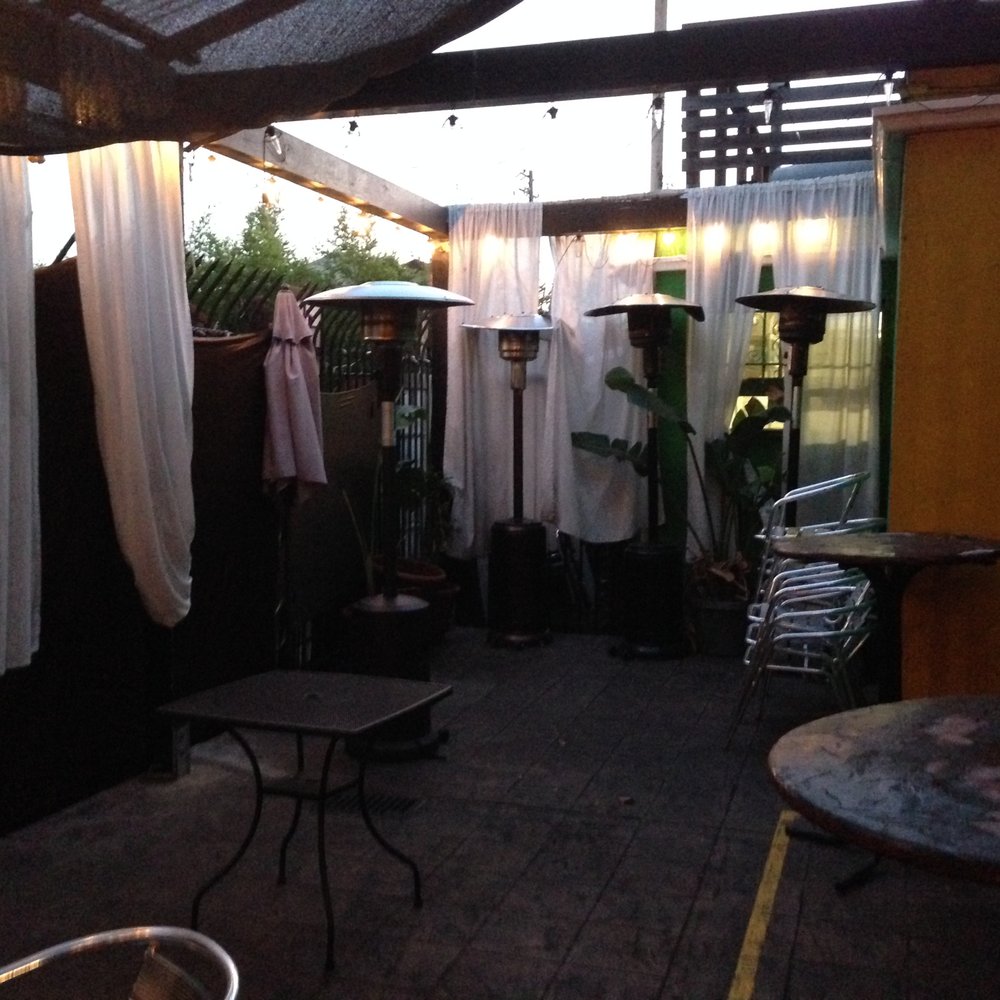 BRIX 581 - Outdoor patio at BRIX 581 in Oakland. - Bars Near Me - Oakland, California BRIX 581 - Outdoor patio at BRIX 581 in Oakland. - Bars Near Me - Oakland, California
