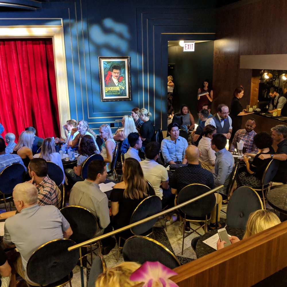 Chicago Magic Lounge - CML: Intruding Bar, Cramp Seating - Magicians Near Me - Chicago, Illinois