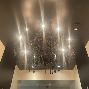 The Moran Citycentre - Black chandelier - Hotels Near Me - Houston, Texas The Moran Citycentre - Black chandelier - Hotels Near Me - Houston, Texas