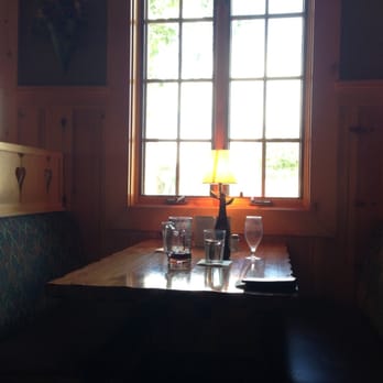 Gustav's - Booth area - Pubs Near Me - Vancouver, Washington