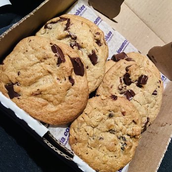 Insomnia Cookies - 3 chocolate chunk and one oatmeal raisin cookie (6pk) - Desserts Near Me - Washington, DC, District of Columbia Insomnia Cookies - 3 chocolate chunk and one oatmeal raisin cookie (6pk) - Desserts Near Me - Washington, DC, District of Columbia