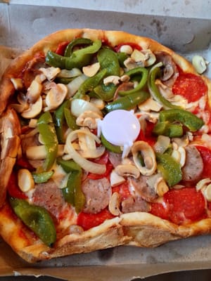 Rocco Pizza III by null