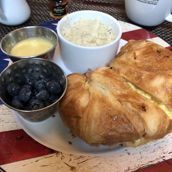 Kilmarnock Inn - Croissant Sandwich - Bed & Breakfast Near Me - Kilmarnock, Virginia