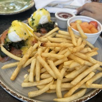 Settecento - Eggs Benedict w/ salmon - Italian Near Me - Los Angeles, California