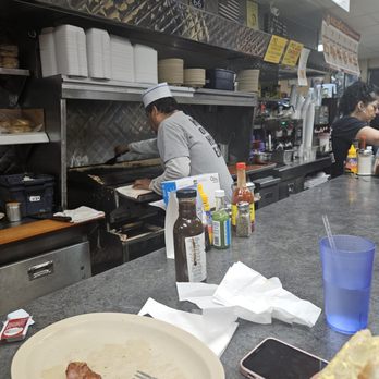 Steak 'n' Egger - This is the night Manger that make your food - Diners Near Me - Chicago, Illinois