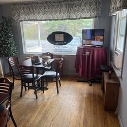 Losee Homestyle Deli - Back room dining