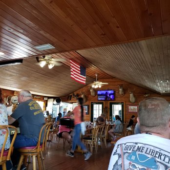 Mudcat Charlie's - Nice atmosphere - Seafood Near Me - Brunswick, Georgia
