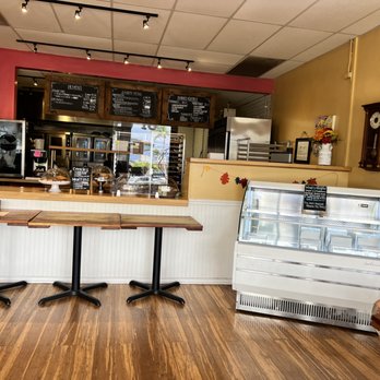 Maui Pie - the interior of a bakery - Bakeries Near Me - Kihei, Hawaii Maui Pie - the interior of a bakery - Bakeries Near Me - Kihei, Hawaii