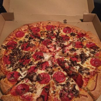 Beach Pizza - Large Pepperoni & Mushroom - 4/5 - Italian Near Me - Westchester, California Beach Pizza - Large Pepperoni & Mushroom - 4/5 - Italian Near Me - Westchester, California