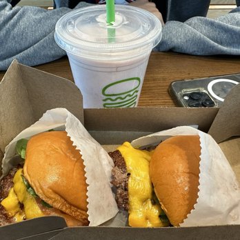 Shake Shack Oak Lawn - Burgers Near Me - Oak Lawn, Illinois Shake Shack Oak Lawn - Burgers Near Me - Oak Lawn, Illinois