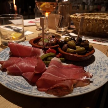 Weinhandel Vineyard - Beer, Wine & Spirits Near Me - Hamburg, HH