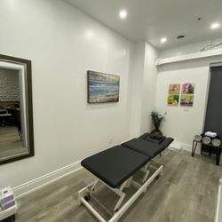 Mimico Physiotherapy and Chiropractor Clinic - Massage room