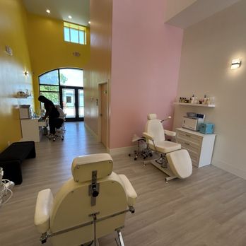 Clean Your Dirty Face - Treatment area - Skin Care Near Me - Winter Park, Florida Clean Your Dirty Face - Treatment area - Skin Care Near Me - Winter Park, Florida