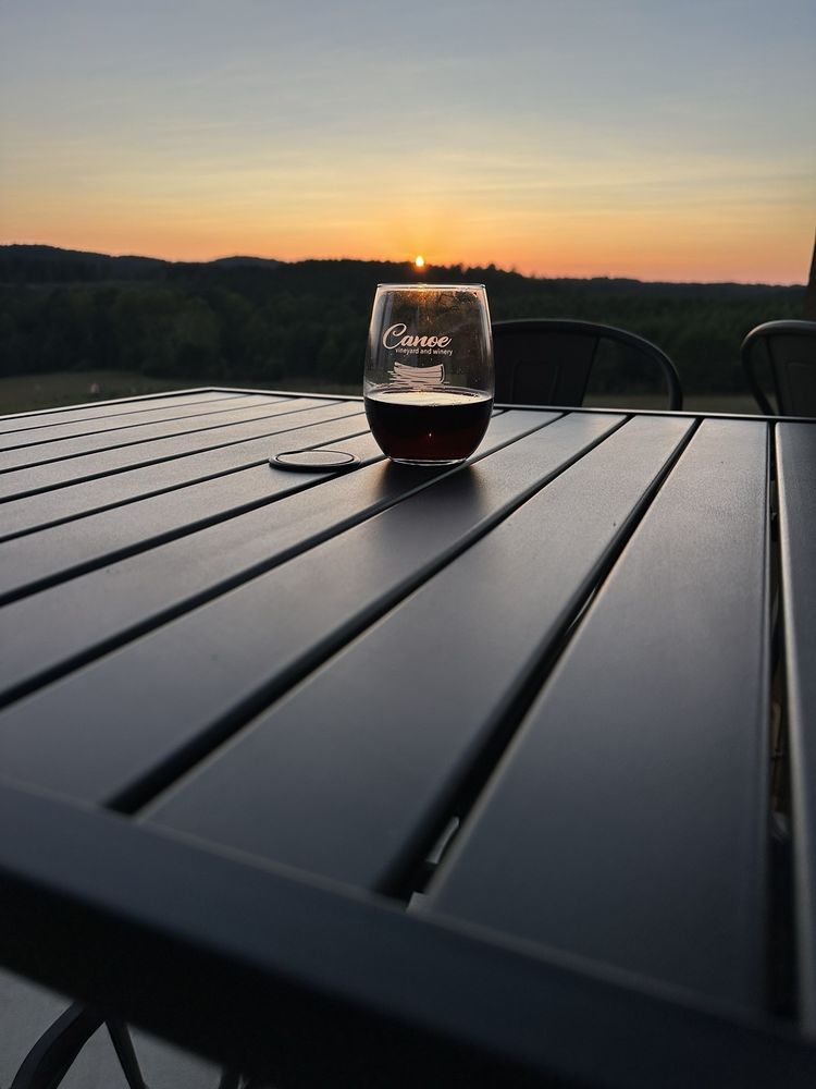 Canoe Vineyard & Winery Logo