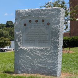 Greene County Courthouse - War memorial at the Green County courthouse, Snow Hill