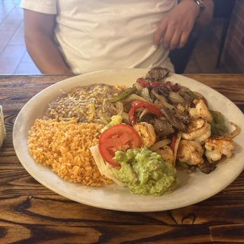 La Perlita - Mixed fajitas - Mexican Near Me - Palm Springs, California La Perlita - Mixed fajitas - Mexican Near Me - Palm Springs, California